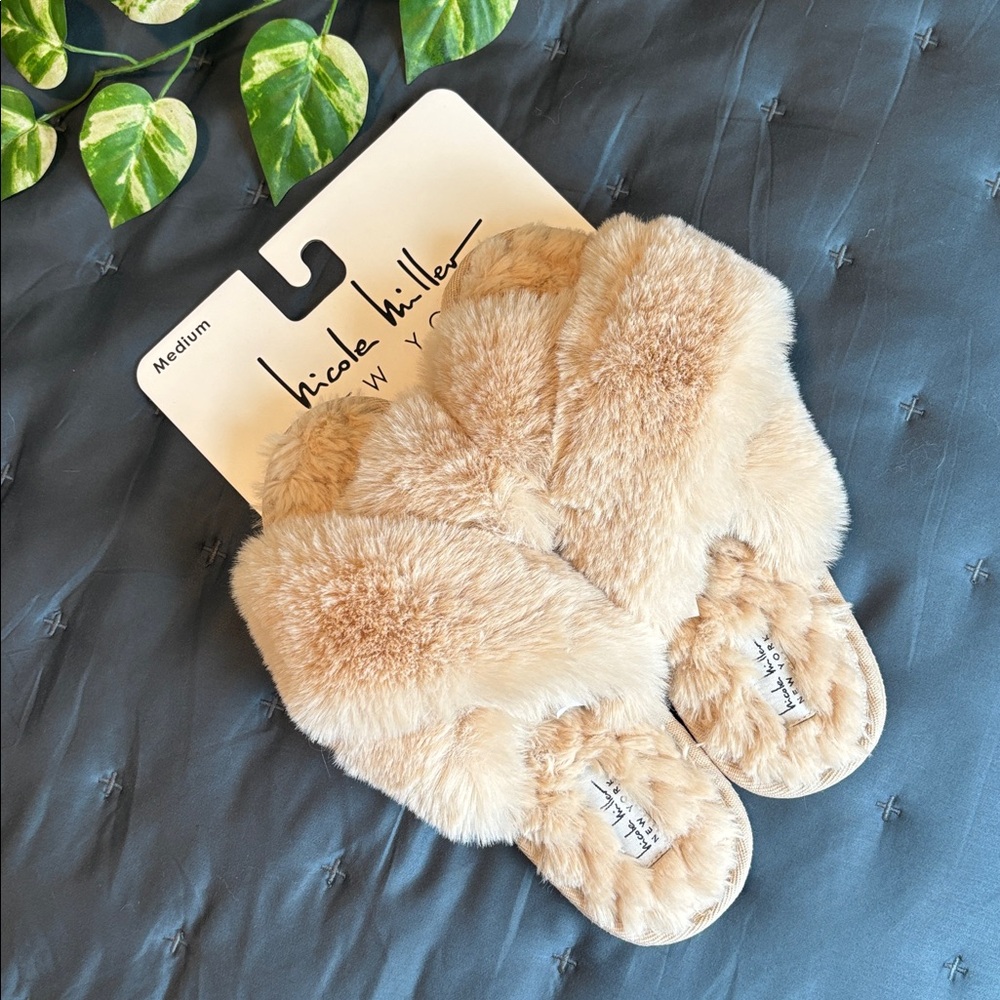🆕Nicole Miller | Women’s Blush Pink Beige Faux Fur Slippers M